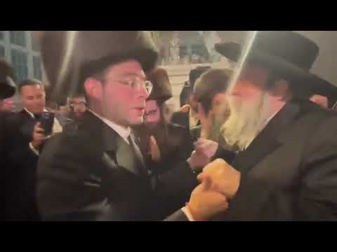 Spinka rebbe Dances at the Weiss Wedding - 5783