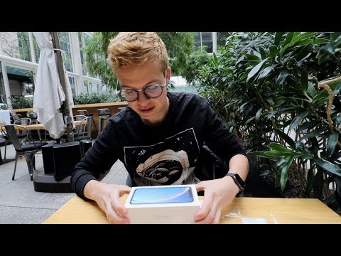 iPhone XR: Unboxing