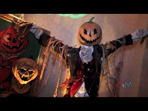 All Hallow's Eve - Mucklebones Museum tour at Spooky Empire May-Hem 2014 - Outside the Magic