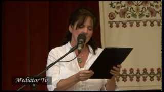 Lovász Irén énekel