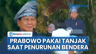 Kharisma Prabowo Pakai Tanjak Melayu Biru saat Pimpin Upacara Penurunan Bendera di Istana Merdeka