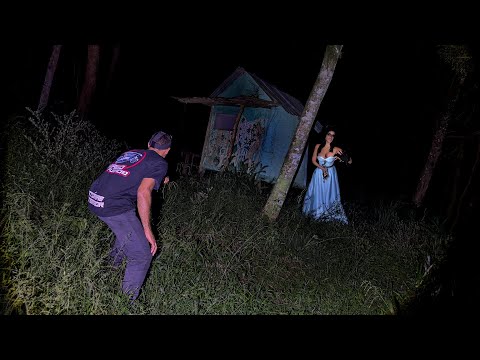 TEM UMA BRUXA VIVENDO NESSA CASA