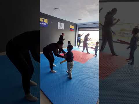 Entrenamiento de nuestros pequeños en cantón Cañar #taekwondo #ecuador #cañar #eltambo