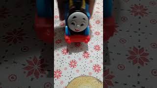 Quando o motor começa a tocar... o Thomas dança demais! 🎶🤣