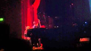 Tom Waits honors Lawrence Ferlinghetti Live