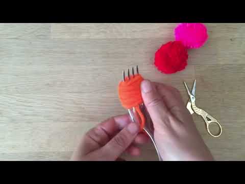 Quick adn Easy Fork Pom Poms