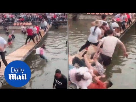 Hilarious game has people trying to shake opponents off a bridge