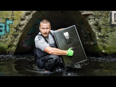 Riesiger Tresor & Tatgegenstände von Millionenraub gefunden?! 🤯 (Magnetfischen & Schatzsuche)