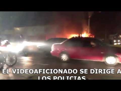 Video: chavistas incendian sus propios locales - Infobae