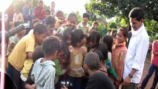 preview picture of video 'Voyage au Vietnam : les enfants à Kontum dans les Hauts Plateaux'