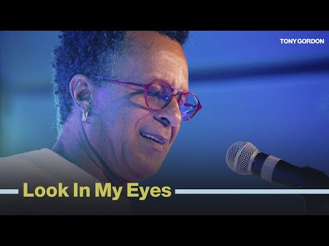 Tony Gordon - Look In My Eyes (Black and White Ao Vivo)