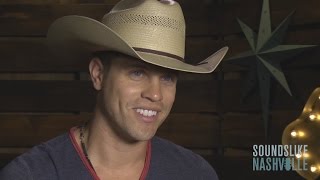 Dustin Lynch, Chris Janson, Dustin Lynch &amp; More Share Christmas Day Traditions