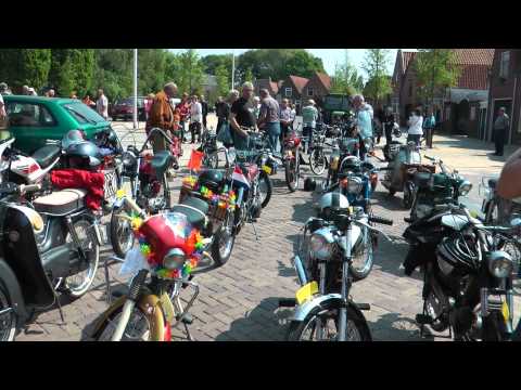 Koningiinnedag oldtimers oude brommers schoonhoven 2011 ook een bruidje in beeld