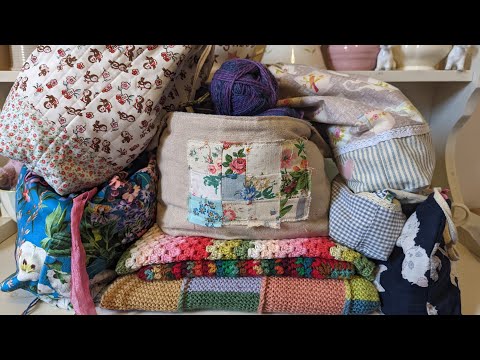 Stitched by Mrs D Strick- und Häkel-Podcast Folge 37 – Alles, was in meinen Stricktaschen ist