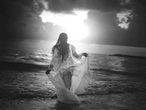 Premiere: Einmusik -  Light Echoes [Kittball]