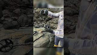 Achamos algo Misterioso perdido na Praia com o Detector de Metais