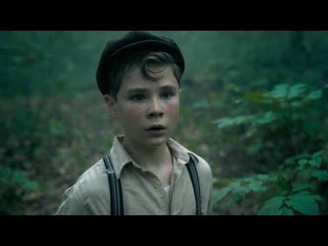 A Coisa ataca uma criança na floresta em 1908 | IT: Bem-Vindos A Derry | HBO Max