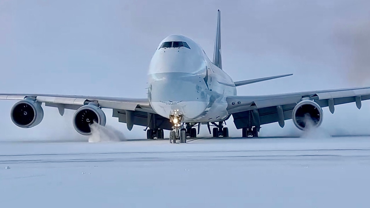747 Ingests Snow