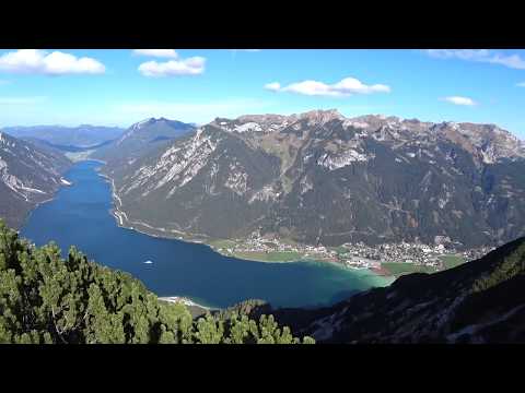 Rundblick vom Bärenkopf 1991 m auf Achensee