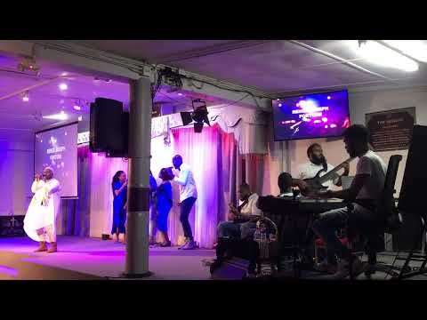 Renee Fortune and band