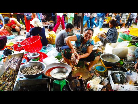 Psar Kromoun In Phnom Penh - Morning Market In The City