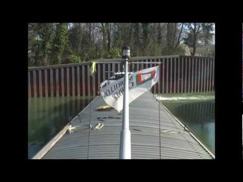 Permis bateau péniche - bateau école : le Styx à la sortie de l'écluse de Saint-Maur