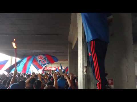 "Vamo a pegarle al indio pa que corra / Previa Banderazo 2016 / Los de Abajo" Barra: Los de Abajo • Club: Universidad de Chile - La U