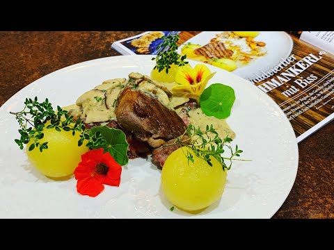 Beiried Limousin Rind mit Waldviertler Knödel und Steinpilzsauce