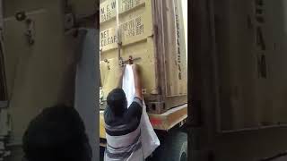 How to remove container seal without breaking.