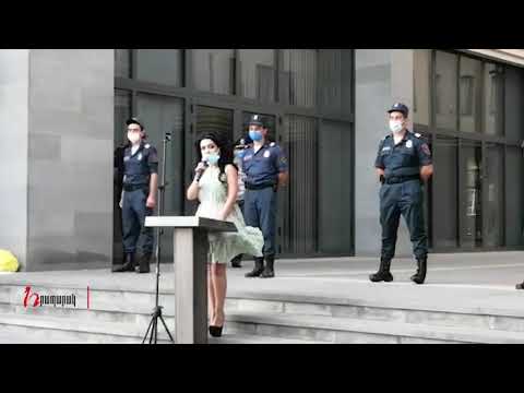 11 րդ դասարանի դասագրքում տրուսիկի մասին է գրված. Արայիկ, դու պիտի հեռանաս