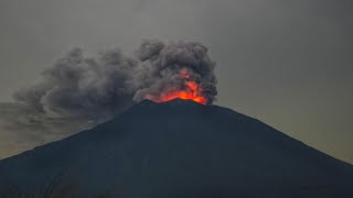 preview picture of video 'Debu Gunung Agung sampai Di Batu Riti Tabanan Bali Cam'