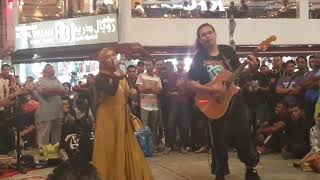 Download lagu Bob minta satu lagu lagi sebab suaranya bagus...Gadis Indonesia cover Goyang Inul mp3 Download lagu Bob minta satu lagu lagi sebab suaranya bagus...Gadis Indonesia cover Goyang Inul mp3
