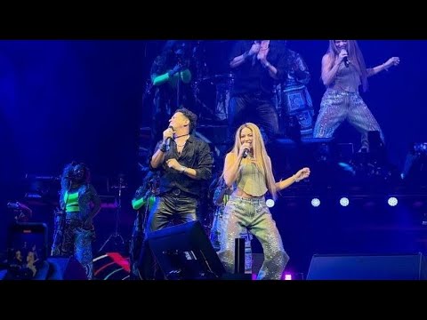 Asi fue su encuentro! Shakira sorprende a Carlos Vives en pleno concierto en Miami !