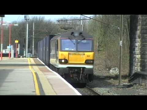 92037 4M67 Mossend - Hams Hall at Lancaster 23/4/10