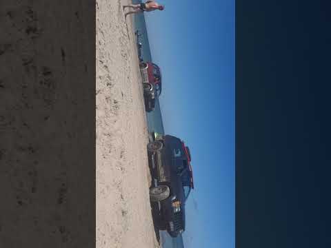 Auto zakopane na plaza Jarosławiec udana akcja pomocy