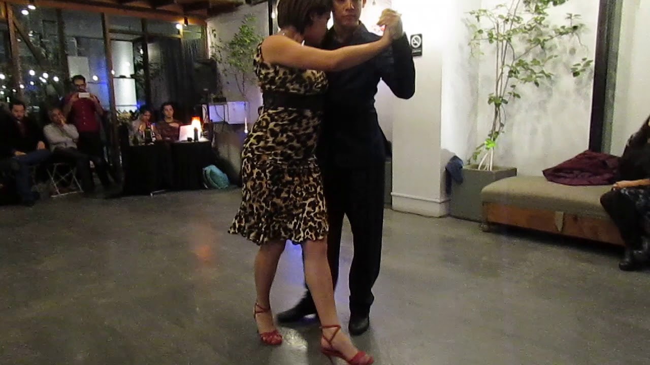 Bailongo de los Domingos, Demare-Berón, bailan Natalia y Omar I