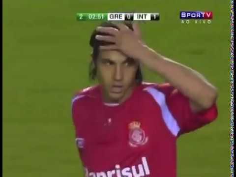 Nilmar Honorato (Internacional) - 28/08/2008 - Grêmio 2x2 Internacional - 1 gol