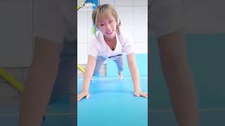 【おっぱい】 tiktok 乳チラ 腕立てトレーニングがあ、危ない。。。ｗ #Shorts