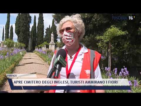 2021-05-08 FIRENZE - APRE CIMITERO DEGLI INGLESI, TURISTI AMMIRANO I FIORI