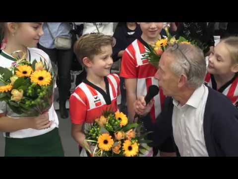 FKS2018: EK Kampioenen ontvangen een bloemetje van de jeugd