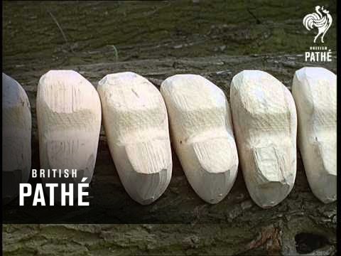 Making Clogs (1964)