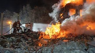 Russische Rakete schlägt in Wohnhaus ein: Mindestens 7 Menschen in Charkiw getötet