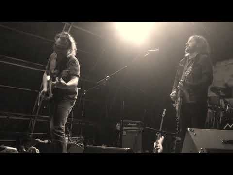 Guitars don’t play music .. || Dekleva & Hamo