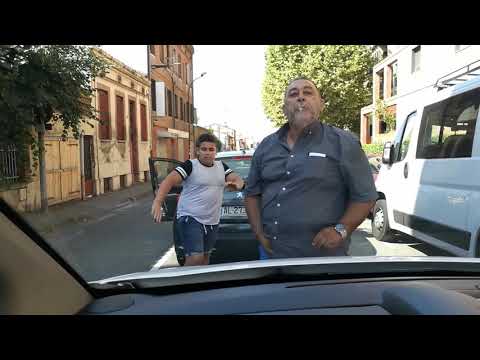 Un abruti n’aime pas être klaxonné lorsqu’il me coupe la route #Toulouse