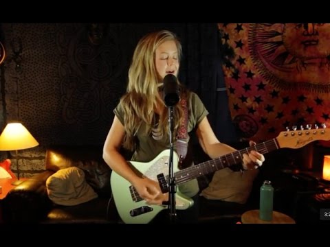 Emily Elbert - What's Going On (Marvin Gaye cover live at Studio Delux)