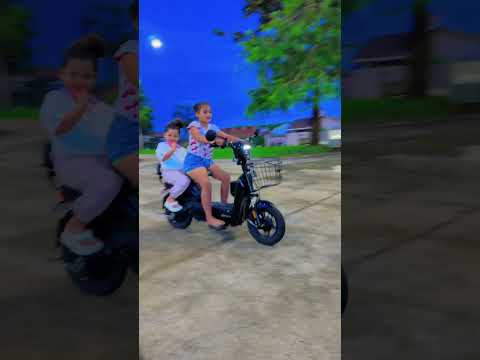 Olha a moto dela #pietra_vitorinny #funny