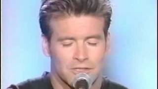 Roch Voisine- Doucement(Tapis Rouge, 18.11.1999)