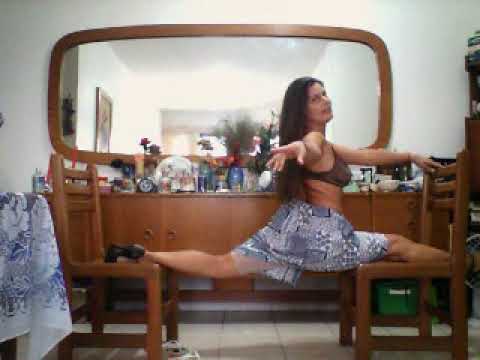 How To Increase Your Flexibility~ Front Split in Two Chairs & Figure 8 Hourglass Body Shaped Workout