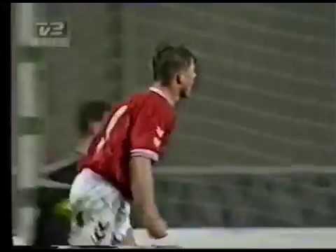 Jon Dahl Tomasson (Dinamarca) - 25/04/2001 - Dinamarca 3x0 Eslovênia - 1 gol