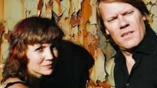 Chris And Carla(Walkabouts)-Life full of holes kommatia apo dekath entolh se lista sta info